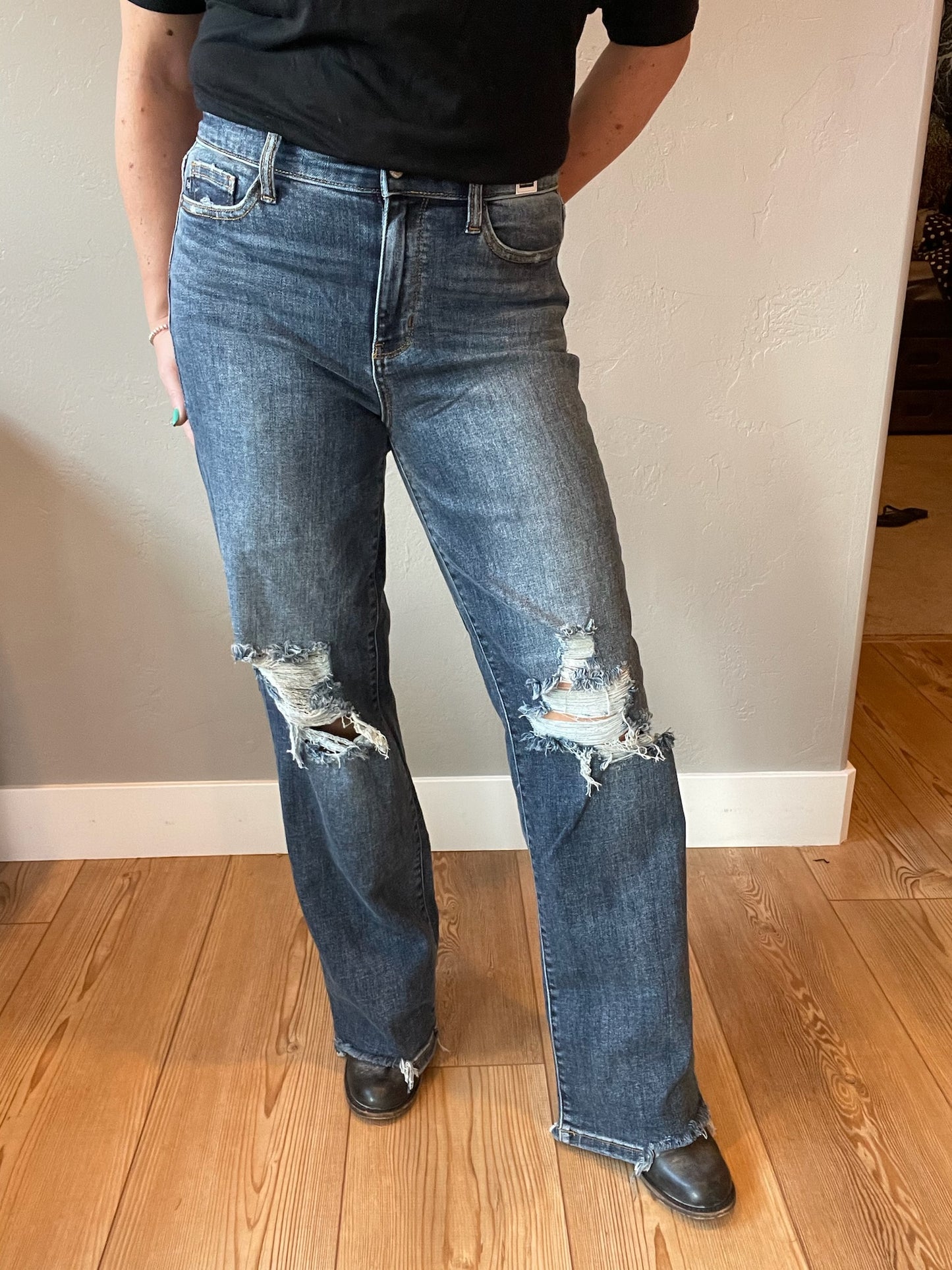 Rose High Rise 90's Straight Jeans in Dark Wash