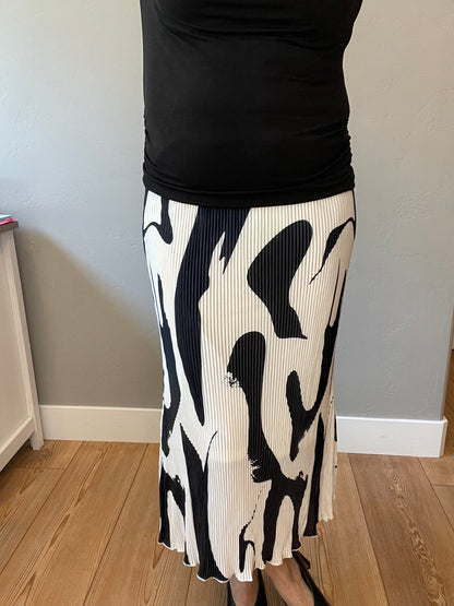 Thoroughly Modern Plisse Midi Skirt by RM