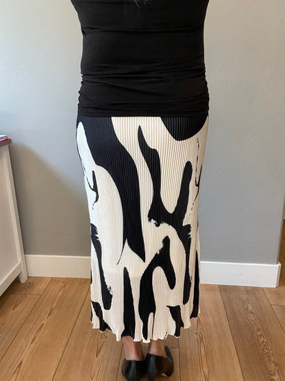 Thoroughly Modern Plisse Midi Skirt by RM